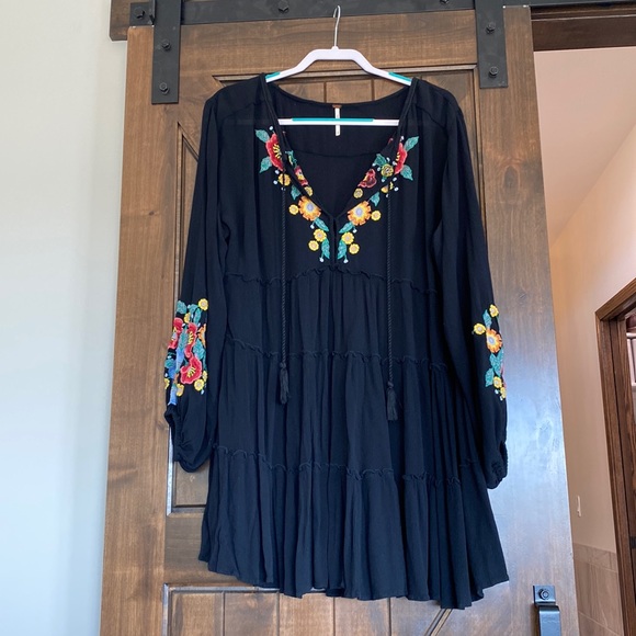 Free People SZ M black tiered dress. Long sleeves, elastic cuff & embroidery. - Picture 2 of 6